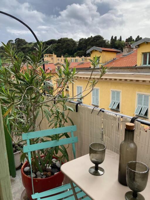 Charmant Deux Pieces Dans Le Quartier Du Port Ницца Экстерьер фото